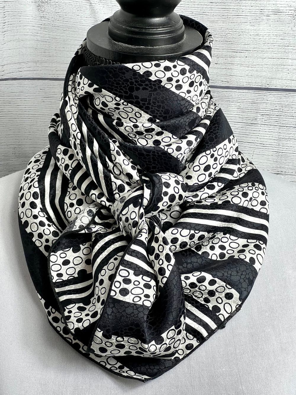 The Scully Silk Jacquard Large Rag